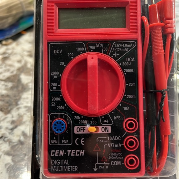 Cen-Tech 7 function digital multimeter all AC and DC readings plus battery test - Picture 3 of 4